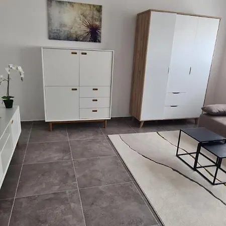 Apartment Quiet House - 10 Min Away From Cologne *